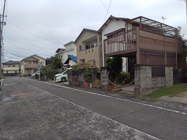 売土地　静岡市駿河区みずほ４丁目の外観|前面道路幅員約6.0m！ゆとりある道路幅で、車の出し入れもしやすい住環境です。