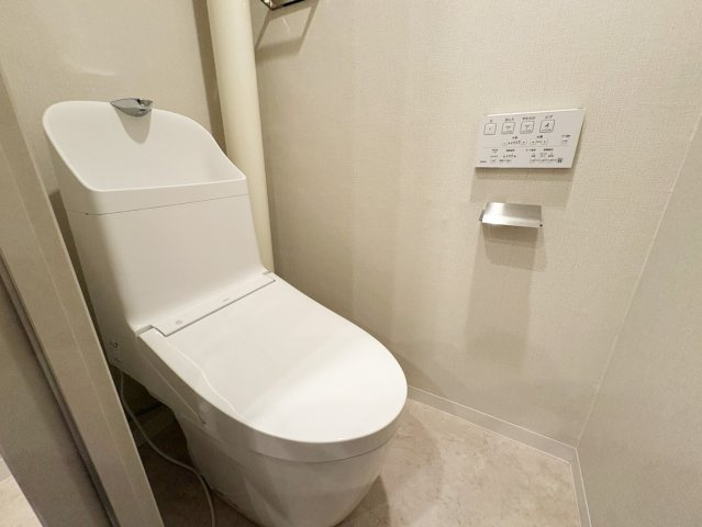 クローバーハイツ高槻総持寺のトイレ|シンプルで使いやすいトイレです