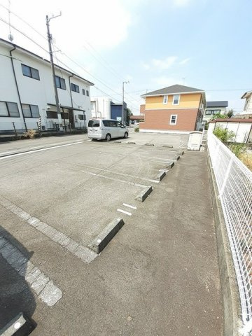 メゾン・アルバの駐車場