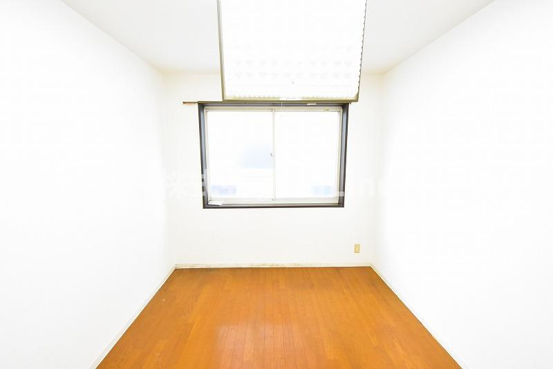 八尾市桜ヶ丘３丁目の賃貸マンションの洋室