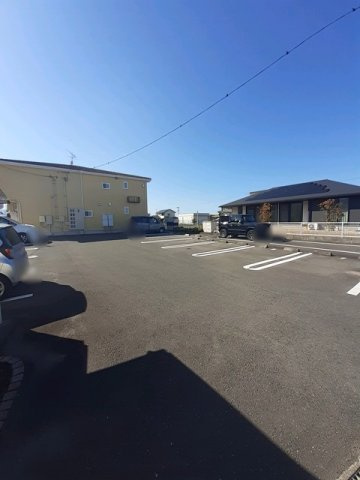 ロータス・ミカドの駐車場