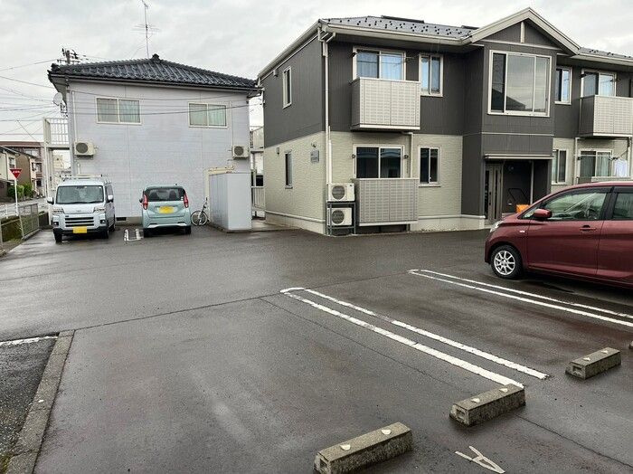 カーサ コロナーレの駐車場