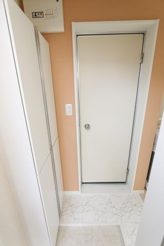 ユナイト高田ランペドゥーサの玄関|同タイプ参考写真です。