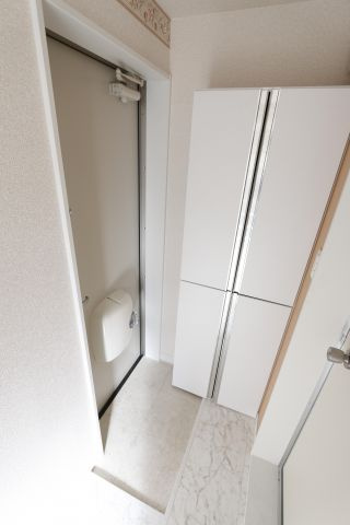 ユナイト高田ランペドゥーサのエントランス|同タイプ参考写真です。