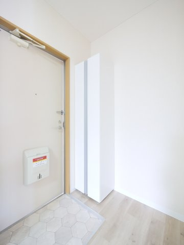 フロントステーション西川原の玄関|※写真は別の部屋のものです。