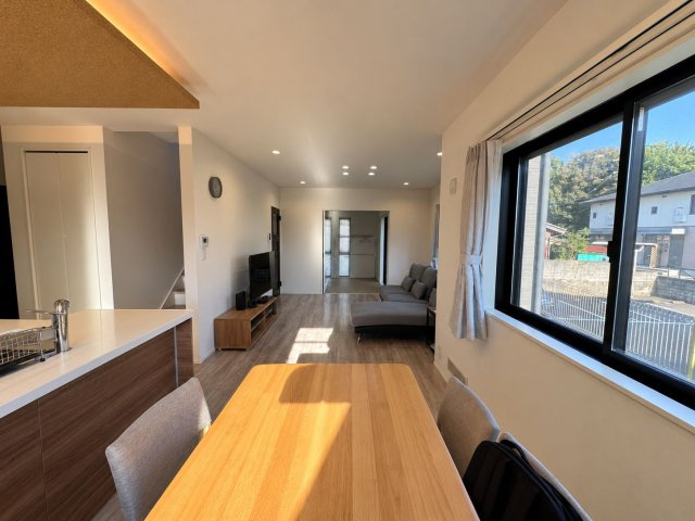 小郡市三沢　中古戸建の居間・リビング