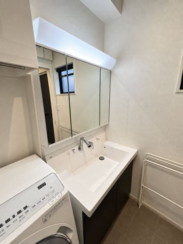 小郡市三沢　中古戸建の独立洗面台|独立洗面化粧台が付いています
