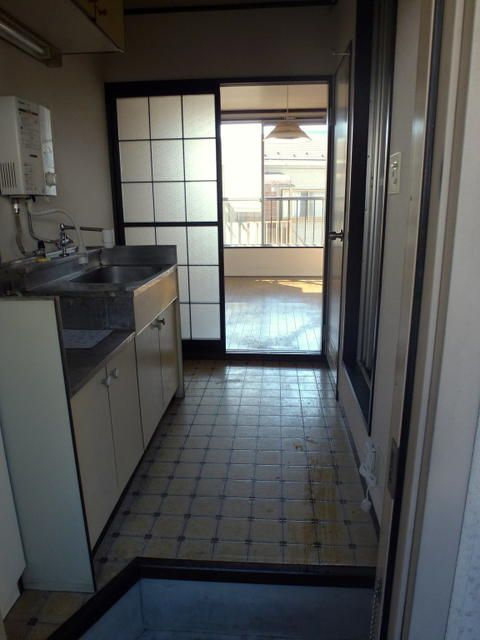 夏目コーポの玄関
