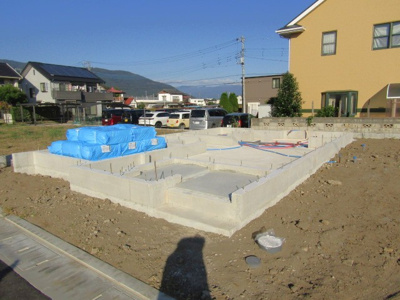【外観】 | ブルーミングガーデン甲府市里吉4丁目　3号棟 | 外はこのようになっています