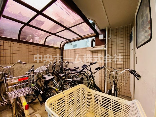 リーフハイツ西日暮里の駐輪場|【自転車置き場】最新の空き状況や費用などの詳細は担当スタッフまでお問い合わせください。