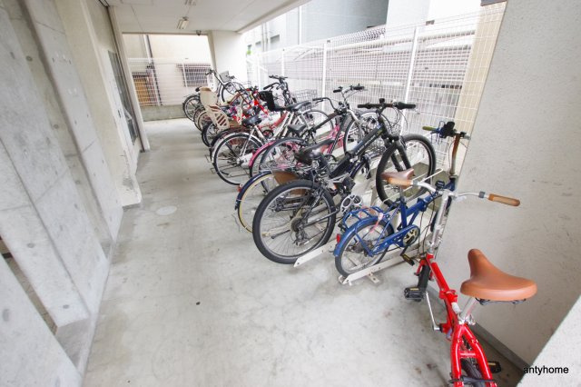 セレブコート木川　仲介手数料無料の駐車場