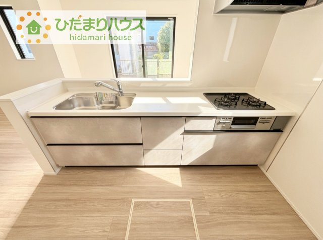 【キッチン】 | つくば市高野台3丁目10番　新築戸建　A号棟 | 3口コンロでお料理する時間も短くなりそうですね(*‘∀‘)
