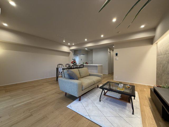 新宿区西新宿８丁目の中古マンションの居間・リビング