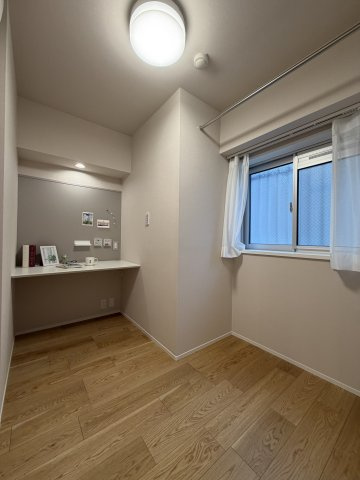 新宿区西新宿８丁目の中古マンションの洋室|（約3.3帖）