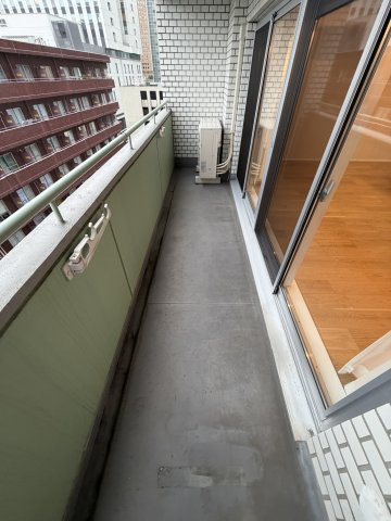 新宿区西新宿８丁目の中古マンションのバルコニー