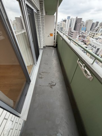 新宿区西新宿８丁目の中古マンションのバルコニー