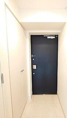 荒川区東日暮里３丁目の賃貸マンションの玄関