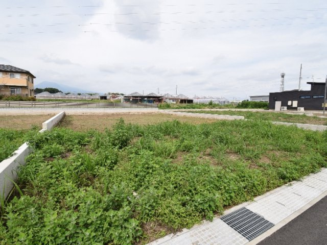 前橋市富士見町原之郷　3号棟　新築住宅（平屋）の前面道路含む現地写真