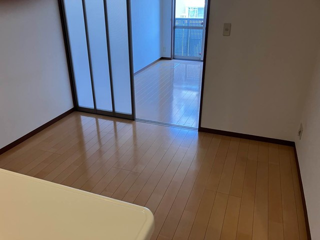 【居間・リビング】 | マーベラス百合丘 | ※参考写真※ダイニングキッチン8.4帖☆角部屋です♪椅子とテーブルを囲んで家族団欒の時間を過ごせます♪