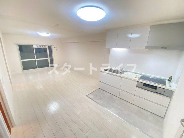 大阪市東淀川区東中島４丁目の賃貸マンションの居間・リビング