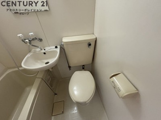 浴室内にトイレがあります☆
