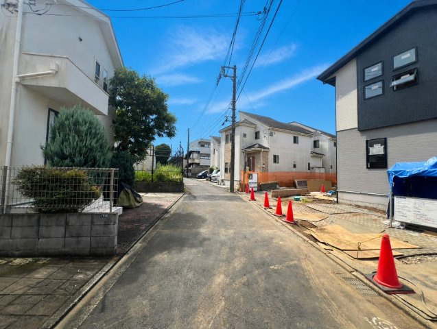 日野市大坂上２丁目の前面道路含む現地写真