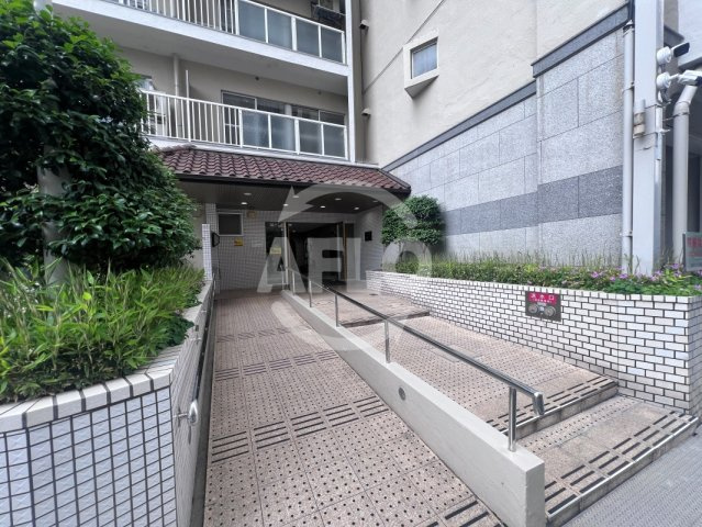 日商岩井京橋ハイツ　聖賢小学校区のエントランス