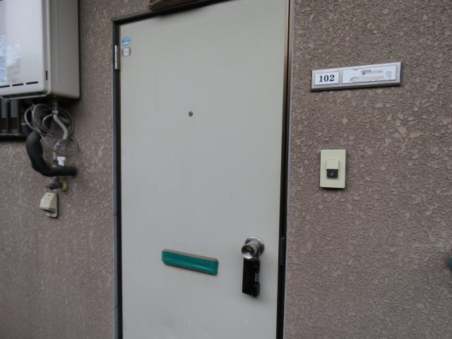 コスモハイツ坂戸の玄関