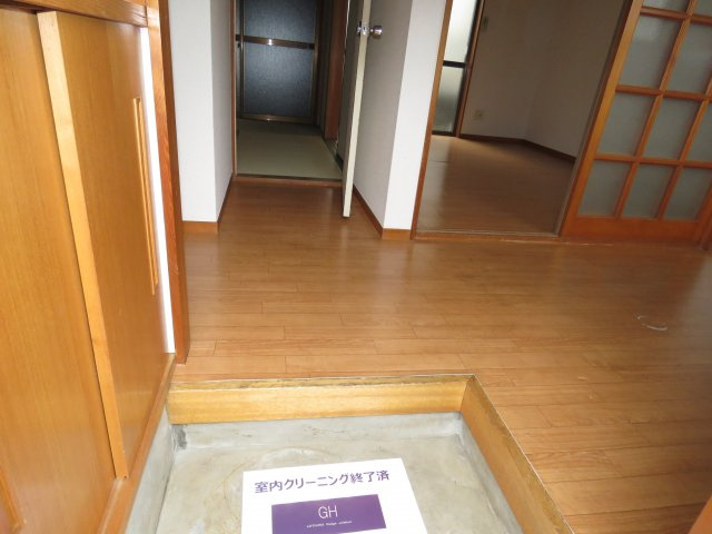 コスモハイツ坂戸の玄関