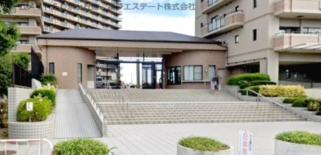 メゾンドールラーバン和泉3番館のエントランス