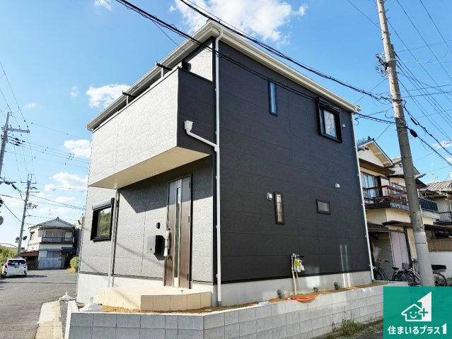 17(土)18(日)現地説明会！◆藤井寺市川北　第2期　新築一戸建ての前面道路含む現地写真|周辺は閑静な住宅街！前面道路広々で車の出し入れも便利です。駐車が苦手な方でも安心して車庫入れできます！