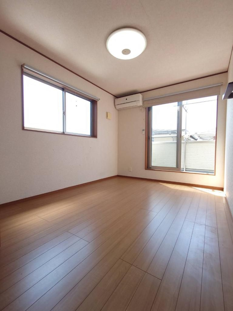 坂戸市鶴舞２丁目　中古売戸建の洋室