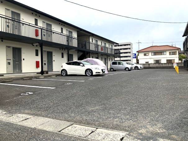 ダンディライオン西市の駐車場