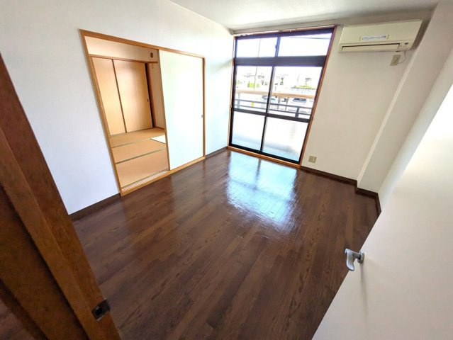岡山市南区福島２丁目のアパートの居間・リビング
