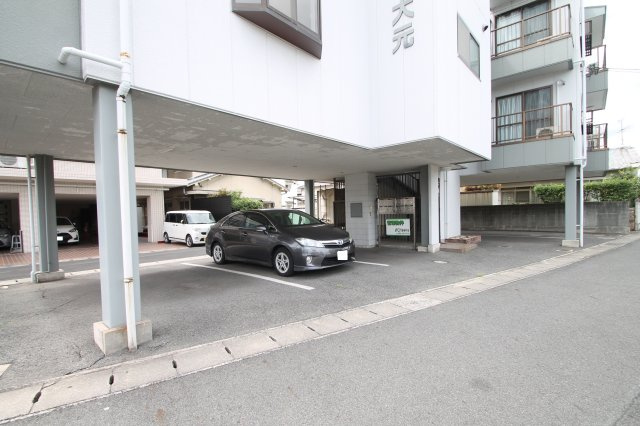フォレスト大元の駐車場