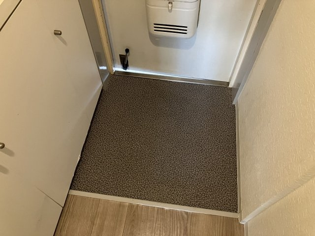 ホワイトボックスの玄関