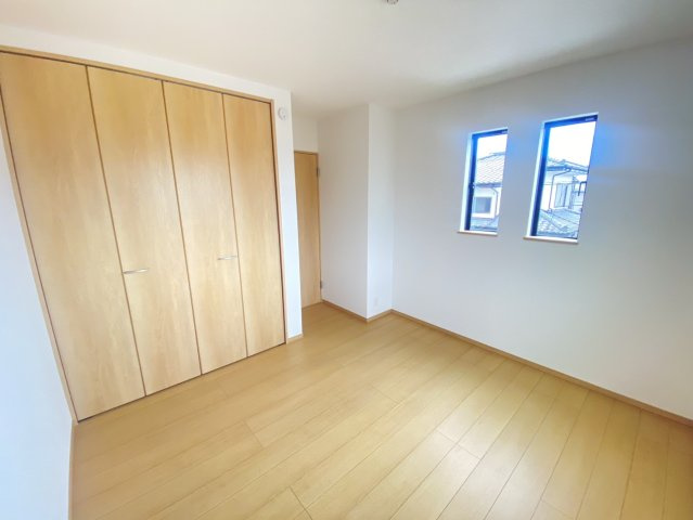ハートフルタウン 宇都宮市針ヶ谷町410番　限定１邸の洋室|〇2F洋室6帖〇
勉強机やベッドを置いても十分な広さです。全居室に収納完備♪お部屋をより広く活用できます。
※2026年10月撮影
