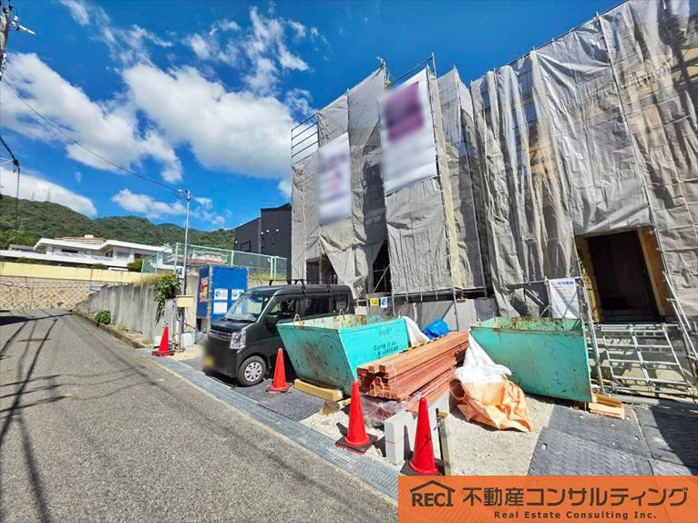 神戸市灘区鶴甲2丁目　新築戸建　1号棟のエントランス