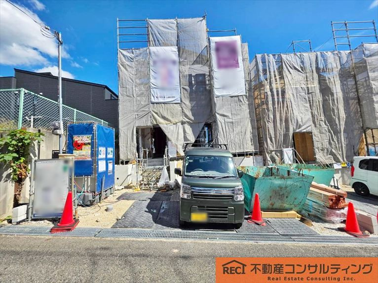 神戸市灘区鶴甲2丁目　新築戸建　1号棟の玄関