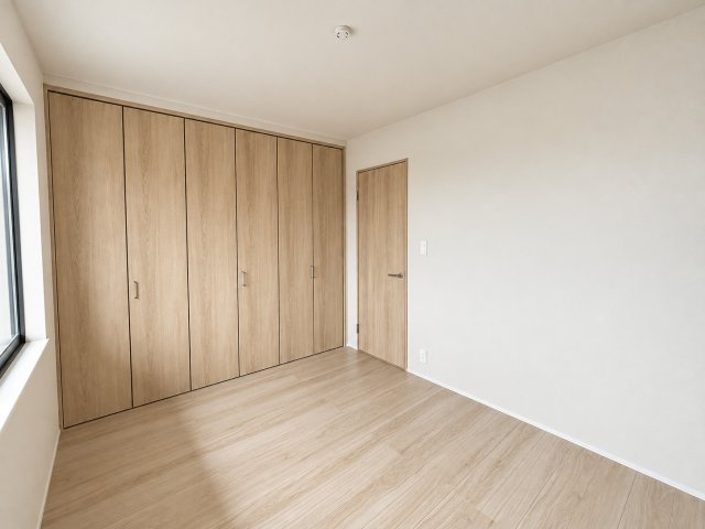 戸建 城陽市富野鷺坂山の洋室|３階南側洋室5.5帖　こちらも大きなクローゼット！