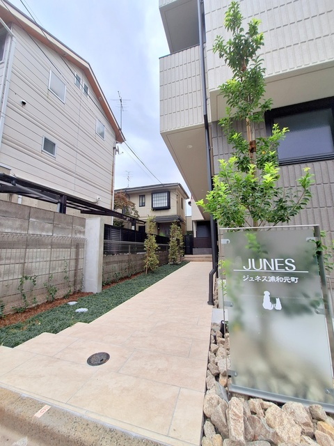ジュネス浦和元町のエントランス