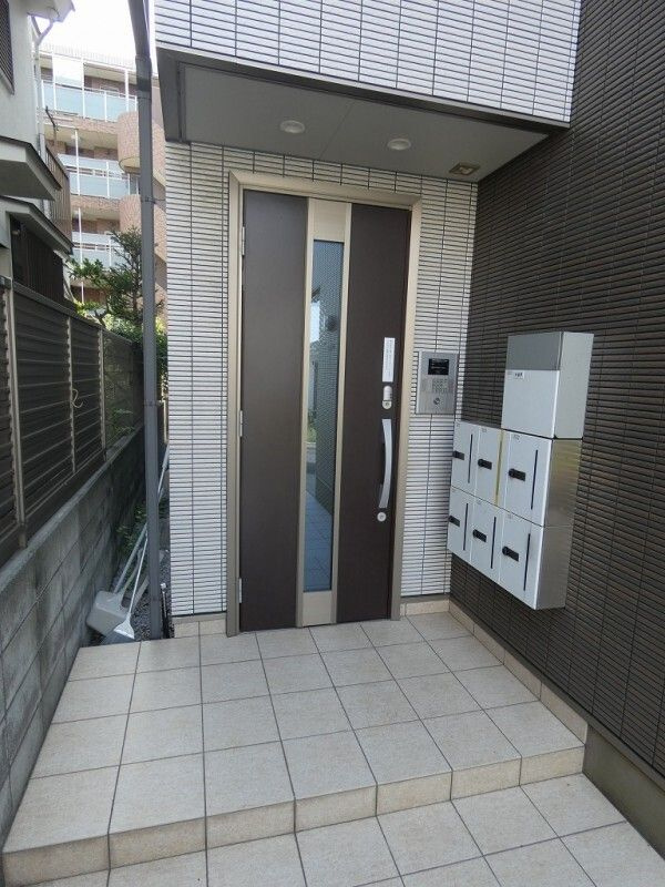 プラージュ桜丘のエントランス
