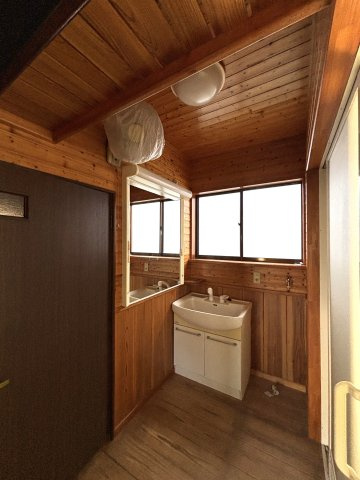 新発田市下小中山の洗面所