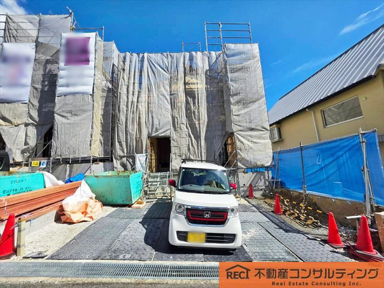 神戸市灘区鶴甲2丁目　新築戸建　2号棟の前面道路含む現地写真