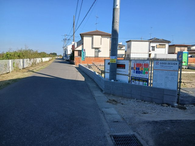 深谷市稲荷町北　の前面道路含む現地写真|現地前面道路（2026年10月09日）撮影