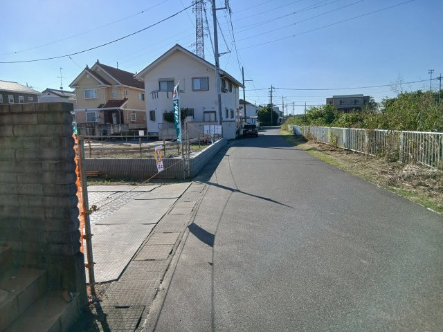 深谷市稲荷町北　の前面道路含む現地写真|現地前面道路（2026年10月09日）撮影