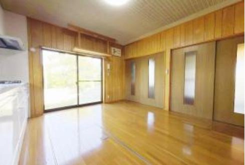 坂戸市四日市場　中古売戸建の居間・リビング