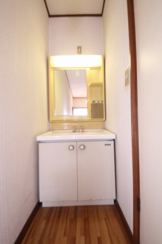 鹿沼市東町貸家の独立洗面台|2F洗面台です