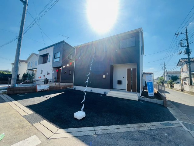 【Cradle garden】栃木市薗部町 第14 全1棟の外観|〇今からご覧いただけます〇
並列2台～駐車可能なゆとりのカースペース。栃木県総合運動公園まで近く、週末の散歩やスポーツ観戦、お子様の遊び場にも困らない住環境も魅力です。
※2026年10月撮影