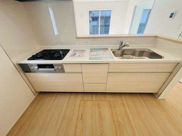 【Cradle garden】栃木市薗部町 第14 全1棟のキッチン|〇キッチン〇
調理中もサッと手が届く機能的な引き出し設計☆
散らかりがちなキッチンツールも定位置に収まり、作業スペースを広く保てるので、毎日の料理が捗ります！
※2026年10月撮影